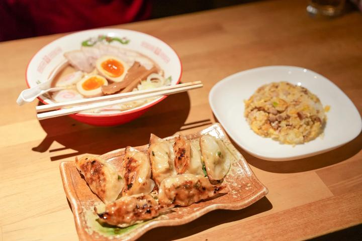 Kyoto ramen and gyoza class with a local chef