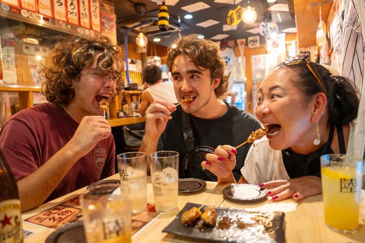 Osaka bar crawl through four eras in Tenma